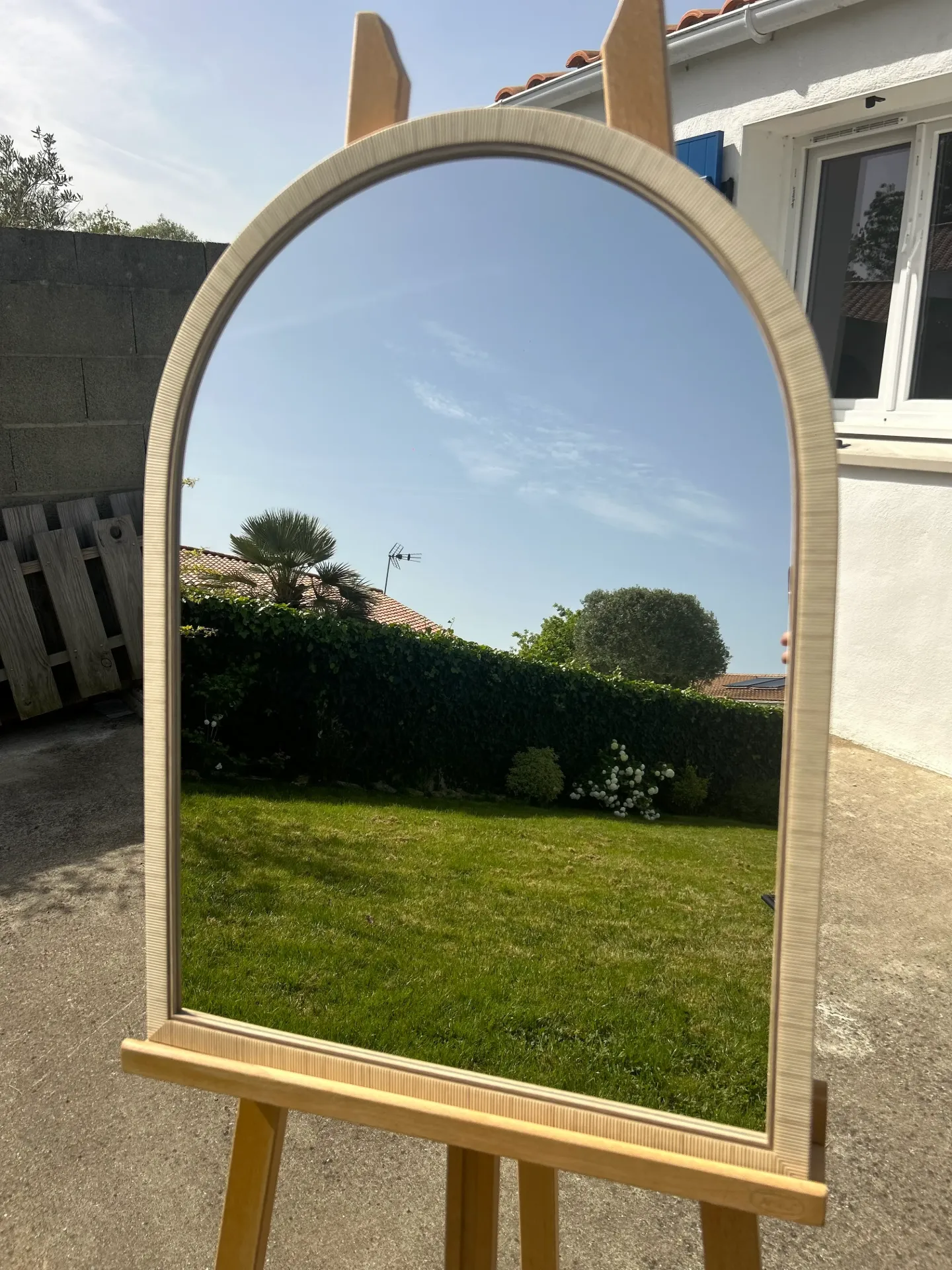 LOC. Miroir